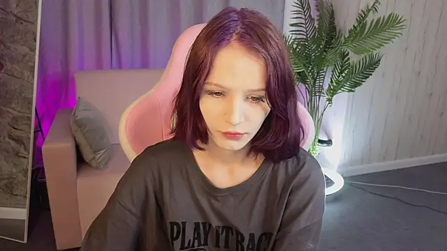Snapshot of AliceJohansone chatting on 05/31/26, 01:25 AliceJohansone online show from 05/31/26, 01:25
