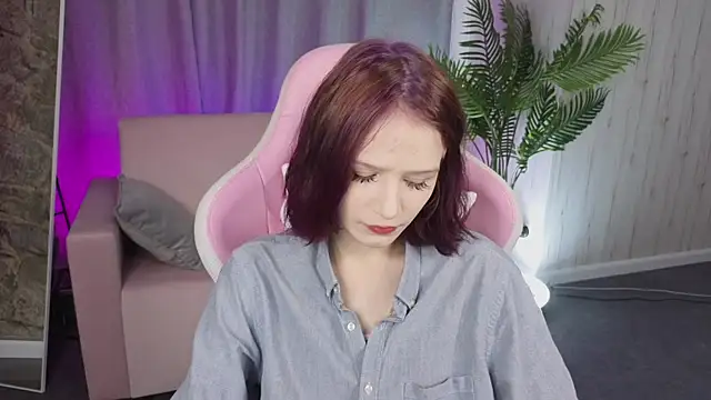 Snapshot of AliceJohansone chatting on 06/01/26, 01:18 AliceJohansone online show from 06/01/26, 01:18