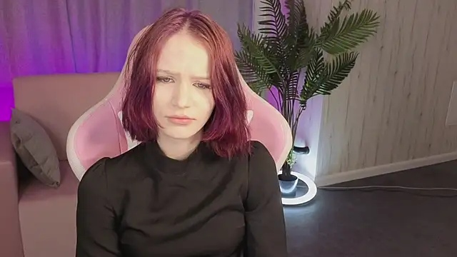 Snapshot of AliceJohansone chatting on 06/02/26, 01:07 AliceJohansone online show from 06/02/26, 01:07