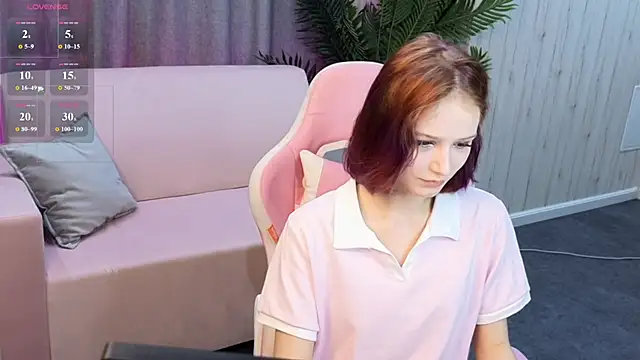 Snapshot of AliceJohansone chatting on 06/08/26, 01:28 AliceJohansone online show from 06/08/26, 01:28