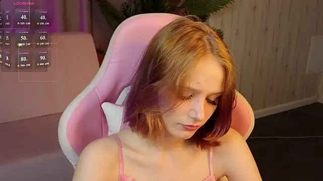 Snapshot of AliceJohansone chatting on 06/16/26, 01:41 AliceJohansone online show from 06/16/26, 01:41