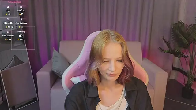 Snapshot of AliceJohansone chatting on 06/19/26, 02:05 AliceJohansone online show from 06/19/26, 02:05