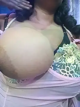 Snapshot of Safiyaaajj chatting on 05/17/26, 10:55 Safiyaaajj online show from 05/17/26, 10:55