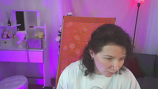 AureliaGleam online show from 05/16/26, 08:00