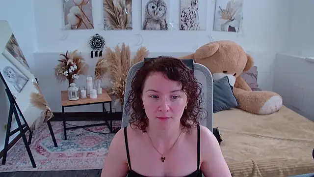 Snapshot of AureliaGleam chatting on 06/15/26, 04:25 AureliaGleam online show from 06/15/26, 04:25