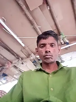 Snapshot of Hot-Parinda200 chatting on 06/17/26, 10:39 Hot-Parinda200 online show from 06/17/26, 10:39