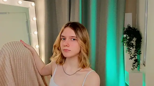 MilanaRayy online show from 05/17/26, 08:12