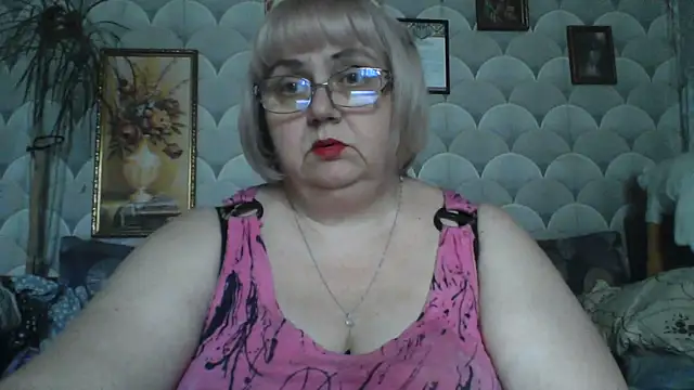 Snapshot of MarinaFarina53 chatting on 06/18/26, 11:58 MarinaFarina53 online show from 06/18/26, 11:58