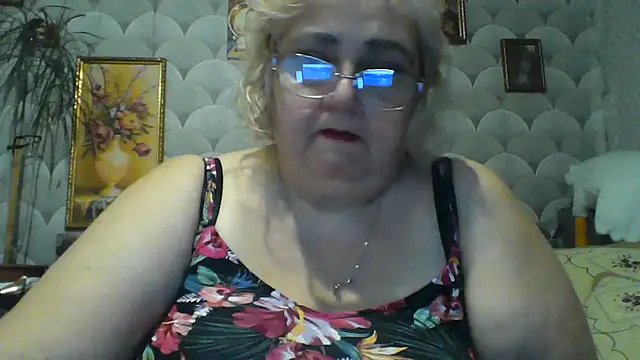 Snapshot of MarinaFarina53 chatting on 06/23/26, 05:22 MarinaFarina53 online show from 06/23/26, 05:22