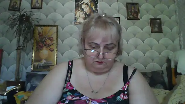 Snapshot of MarinaFarina53 chatting on 06/24/26, 05:39 MarinaFarina53 online show from 06/24/26, 05:39