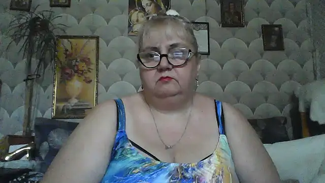 Snapshot of MarinaFarina53 chatting on 06/27/26, 02:01 MarinaFarina53 online show from 06/27/26, 02:01