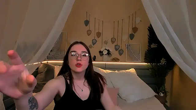 Maya Winters online show from 05/12/26, 10:45