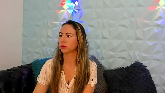 lindsay cg online show from 05/15/26, 12:23