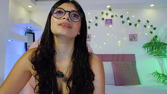 Snapshot of isabel_space chatting on 06/25/26, 06:12 isabel space online show from 06/25/26, 06:12