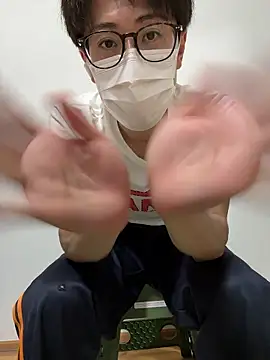 Snapshot of h_japmen chatting on 06/28/26, 04:13 h japmen online show from 06/28/26, 04:13
