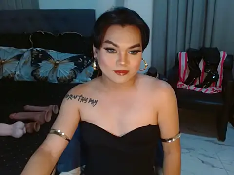 Snapshot of RoyalSeductress chatting on 05/18/26, 07:14 RoyalSeductress online show from 05/18/26, 07:14