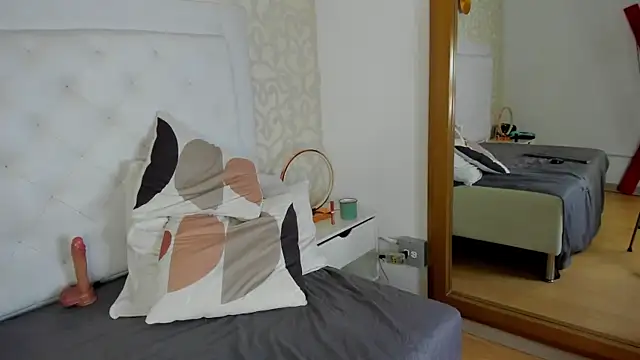 candy eyes  online show from 05/13/26, 06:00