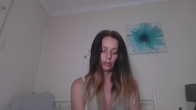 Snapshot of LouiseLovell chatting on 06/16/26, 07:55 LouiseLovell online show from 06/16/26, 07:55