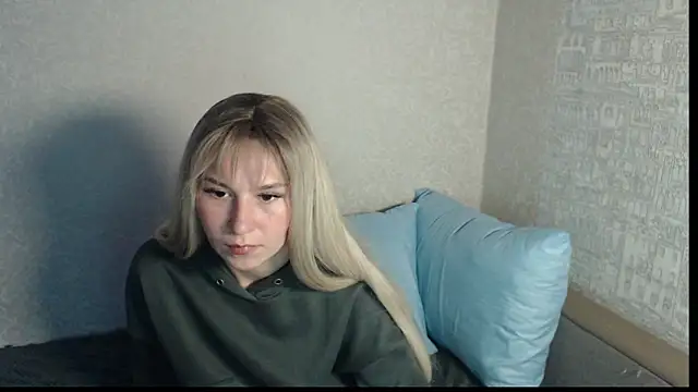 Snapshot of polly_holyy chatting on 05/23/26, 10:41 polly holyy online show from 05/23/26, 10:41