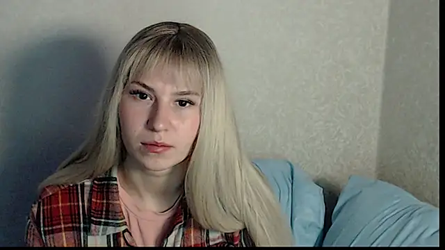 Snapshot of polly_holyy chatting on 05/24/26, 12:59 polly holyy online show from 05/24/26, 12:59