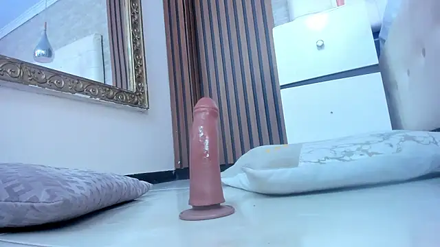 SaritaaHot online show from 05/26/26, 08:43
