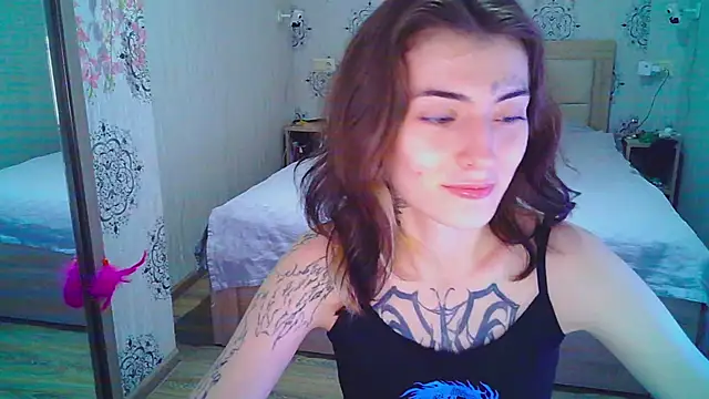 Snapshot of HarrisLola chatting on 05/17/26, 03:52 HarrisLola online show from 05/17/26, 03:52