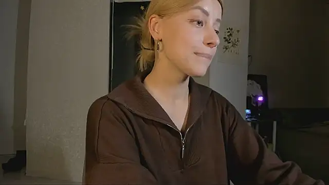 Snapshot of Jane_Bright chatting on 03/08/25, 11:28 Jane Bright online show from 03/08/25, 11:28