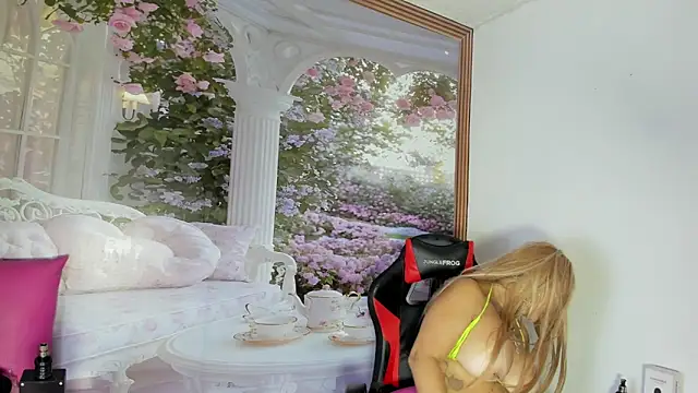 LaylaWatsson online show from 05/11/26, 02:45