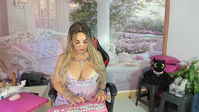 LaylaWatsson online show from 05/24/26, 08:58