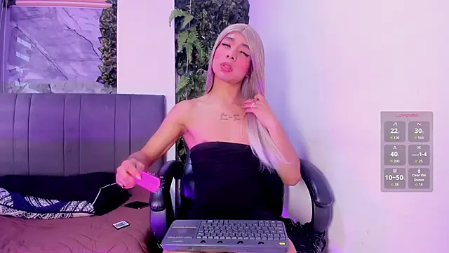 lily dark   online show from 05/14/26, 09:43