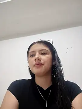 Snapshot of Daniand chatting on 05/11/26, 10:18 Daniand online show from 05/11/26, 10:18