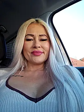 Snapshot of MILFBARBY chatting on 02/06/25, 11:21 MILFBARBY online show from 02/06/25, 11:21