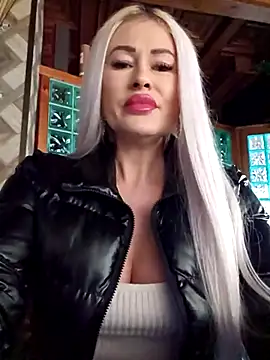 Snapshot of MILFBARBY chatting on 03/03/25, 08:27 MILFBARBY online show from 03/03/25, 08:27