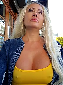 Snapshot of MILFBARBY chatting on 09/14/25, 07:18 MILFBARBY online show from 09/14/25, 07:18