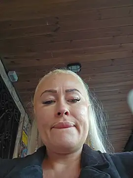 Snapshot of MILFBARBY chatting on 09/22/25, 06:59 MILFBARBY online show from 09/22/25, 06:59