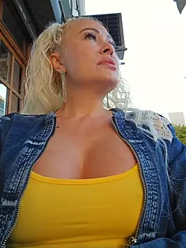 Snapshot of MILFBARBY chatting on 10/05/25, 06:56 MILFBARBY online show from 10/05/25, 06:56