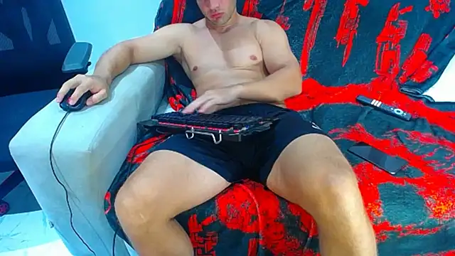 Snapshot of hugo_19cm chatting on 06/22/26, 12:45 hugo 19cm online show from 06/22/26, 12:45