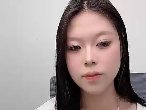 Snapshot of Louise59_ chatting on 05/19/26, 04:30 Louise59 online show from 05/19/26, 04:30