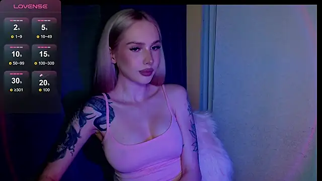 Snapshot of MichelleVelour chatting on 06/15/26, 04:53 MichelleVelour online show from 06/15/26, 04:53