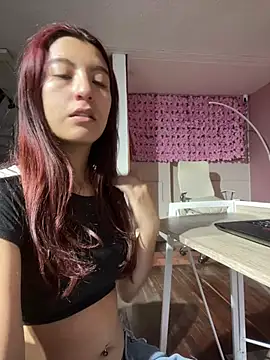 Snapshot of EveRave_Pink chatting on 06/23/26, 11:19 EveRave Pink online show from 06/23/26, 11:19