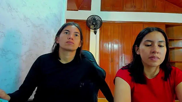 Snapshot of Soffy_and_Emily chatting on 06/19/26, 12:31 Soffy and Emily online show from 06/19/26, 12:31