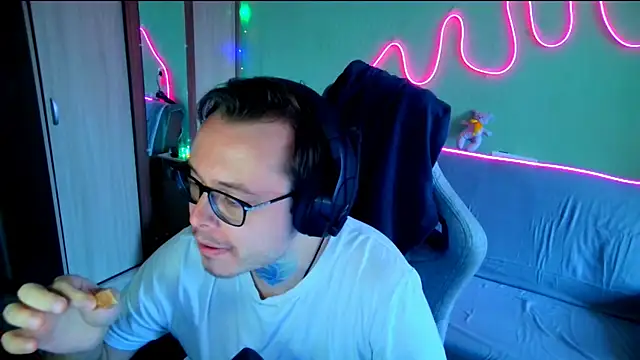 MeLanXolik online show from 05/22/26, 02:22
