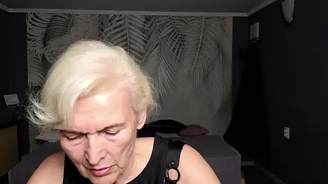 Snapshot of Nia_Natur chatting on 06/11/26, 06:11 Nia Natur online show from 06/11/26, 06:11