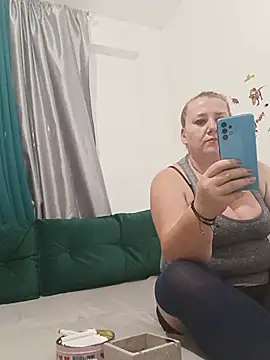 Snapshot of JuliaBestX chatting on 07/02/26, 09:32 JuliaBestX online show from 07/02/26, 09:32
