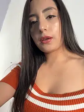 Snapshot of Tabatha_11 chatting on 06/18/26, 02:43 Tabatha 11 online show from 06/18/26, 02:43