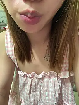 Snapshot of Vi_sexyy chatting on 06/29/26, 10:15 Vi sexyy online show from 06/29/26, 10:15