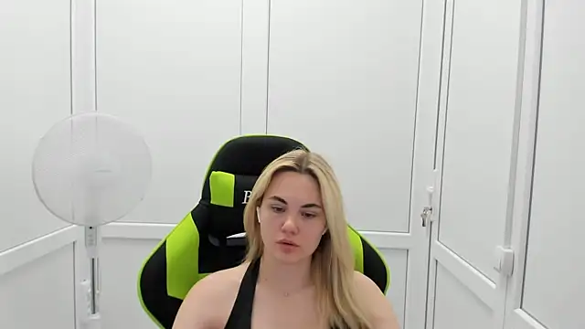 Snapshot of Emma_starrs_ chatting on 06/29/26, 10:15 Emma starrs online show from 06/29/26, 10:15