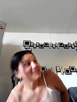 Snapshot of Casandra_inthemorning chatting on 06/12/26, 12:37 Casandra inthemorning online show from 06/12/26, 12:37