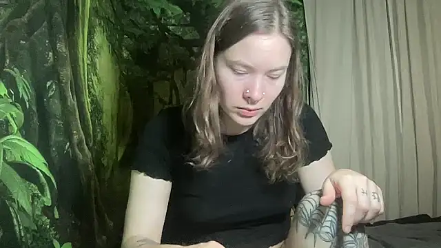 mo0ngoddess online show from 01/21/25, 02:43