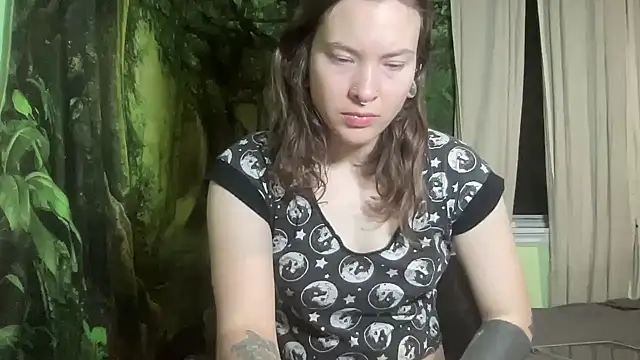 mo0ngoddess online show from 11/25/25, 03:39